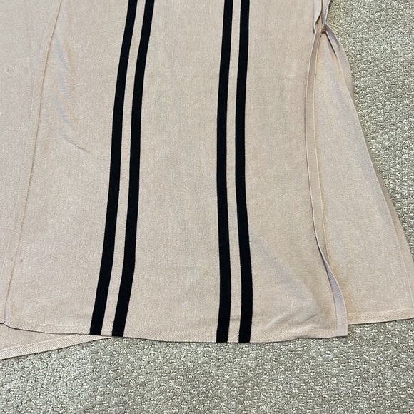 H and M Knit Poncho sweater - Picture 5 of 7